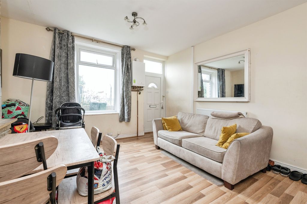 Property photo 3 of 13