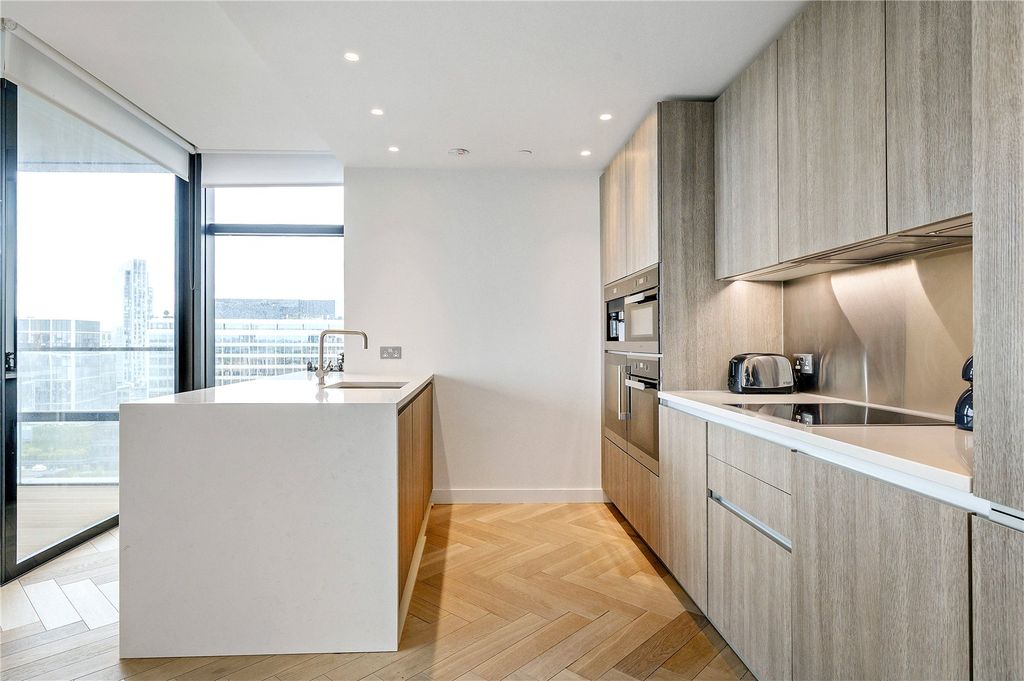 Property photo 2 of 20 Reception/ Kitchen