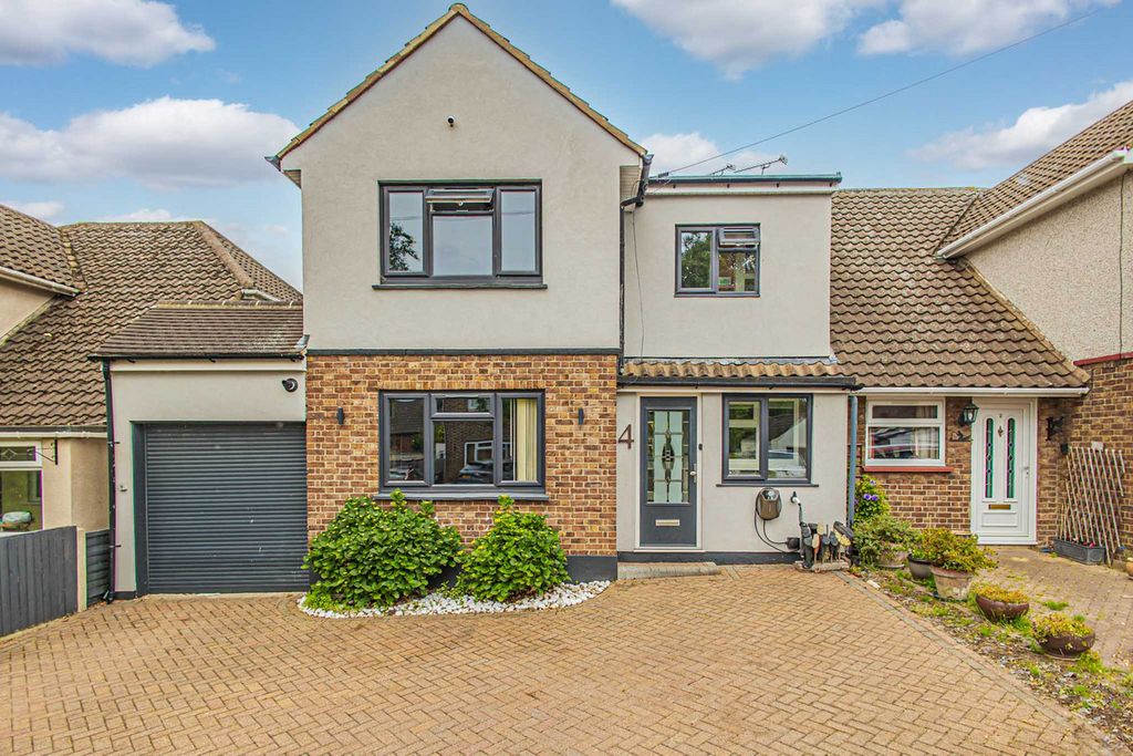 Property photo 1 of 32