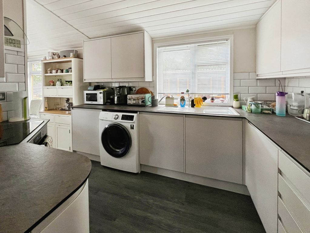 Property photo 3 of 16 Kitchen