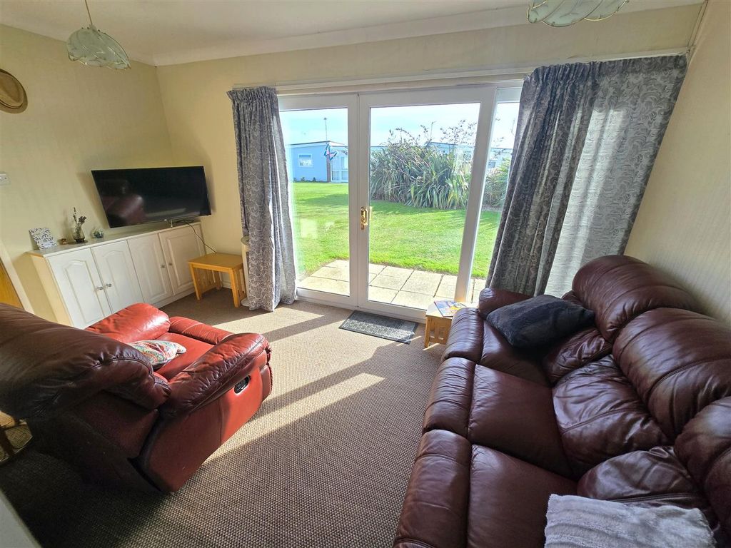 Property photo 2 of 9 Lounge