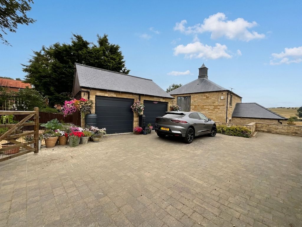 Property photo 1 of 43