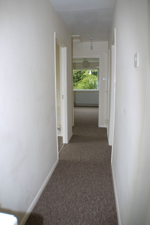 Property photo 2 of 7 Hallway