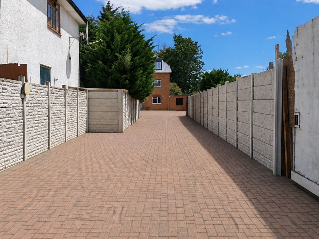 Property photo 2 of 28