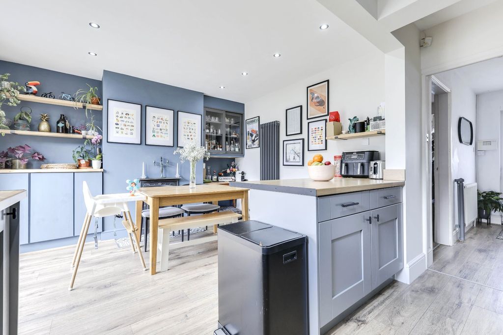 Property photo 3 of 17 Picture No. 13