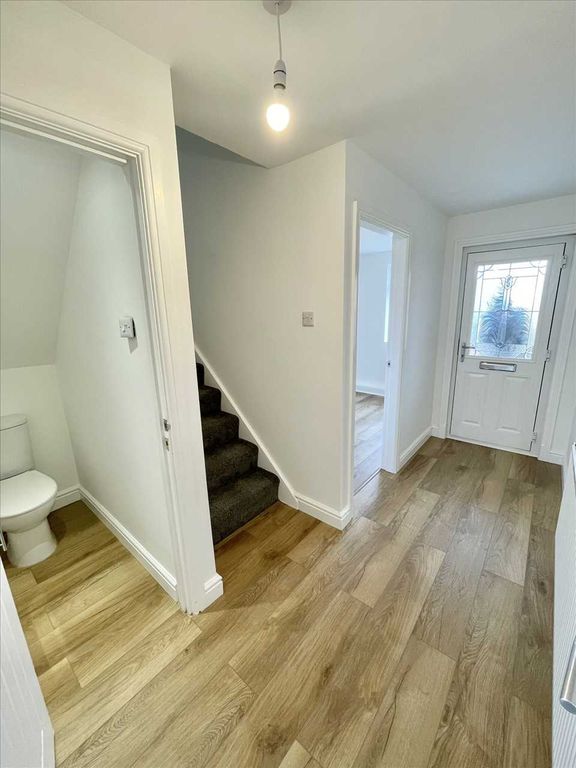 Property photo 2 of 14 Entrance Hall