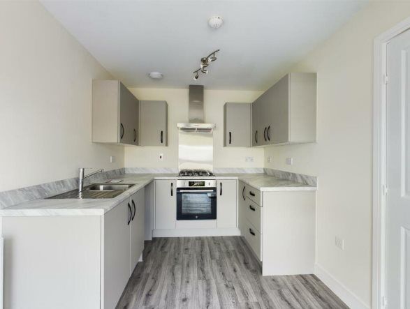 Property photo 2 of 7 Kitchen