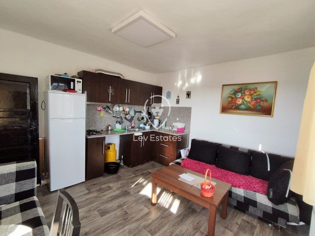 Property photo 2 of 18