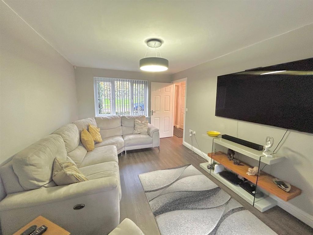 Property photo 2 of 22 Lounge 3.Jpg