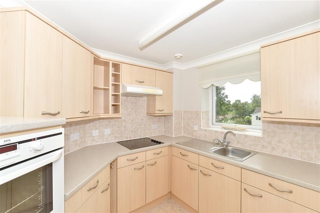 Property photo 2 of 11 Kitchen