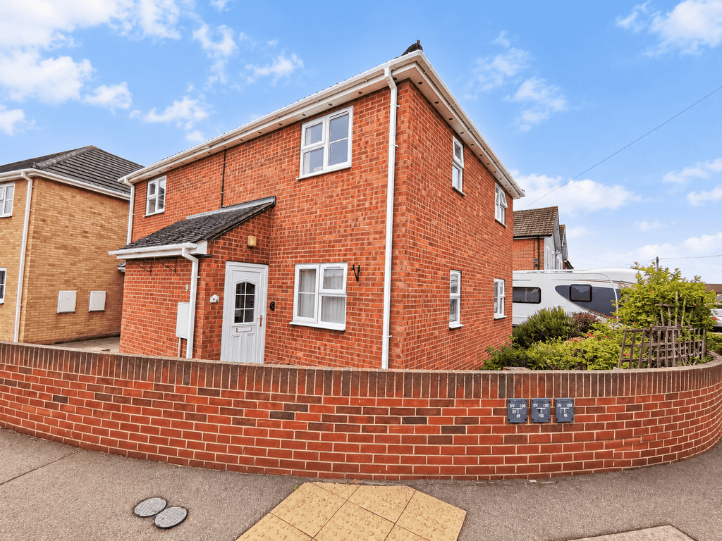 Property photo 1 of 6 2 Bedroom Flat For Sale
