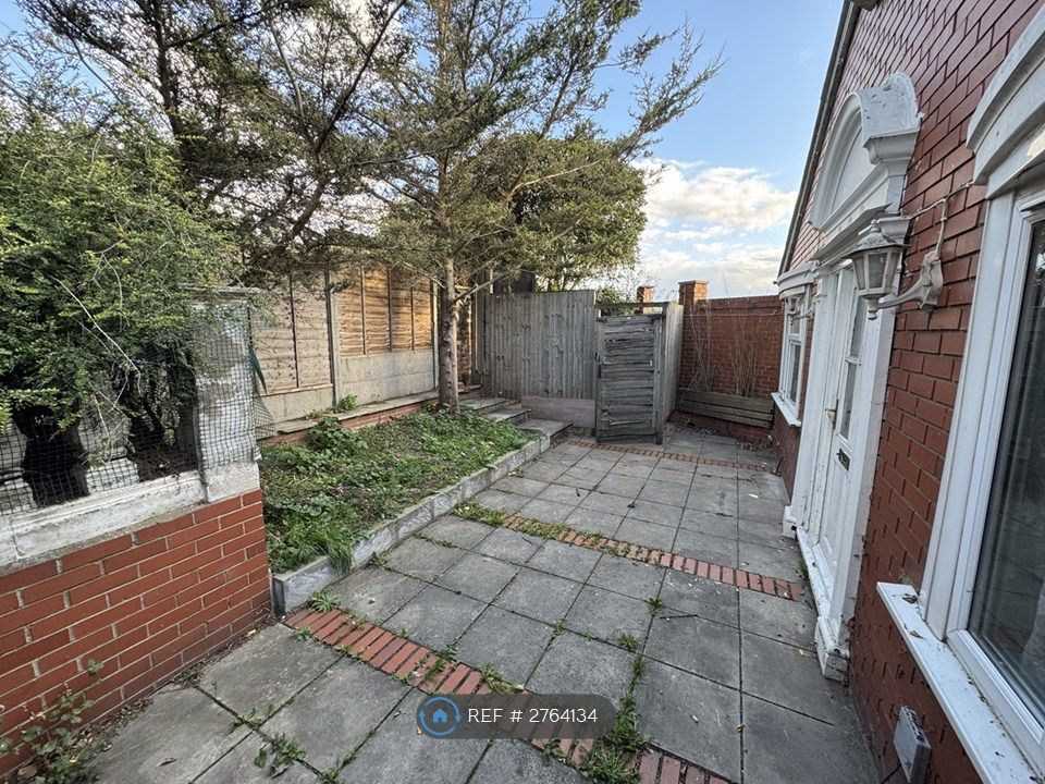 Property photo 2 of 8