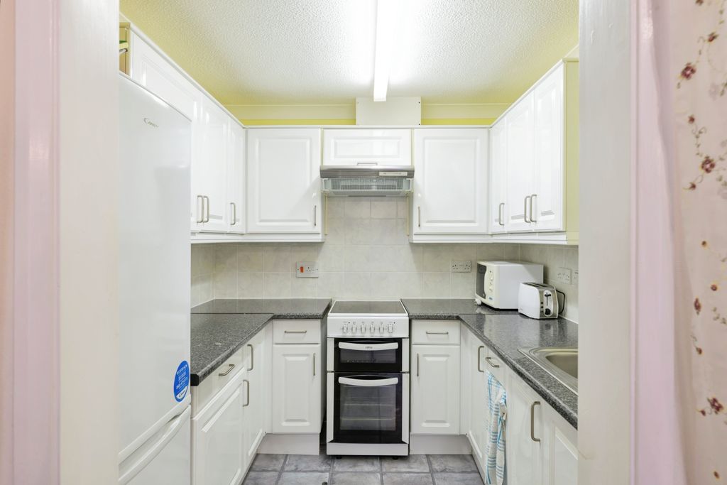 Property photo 3 of 12 Kitchen