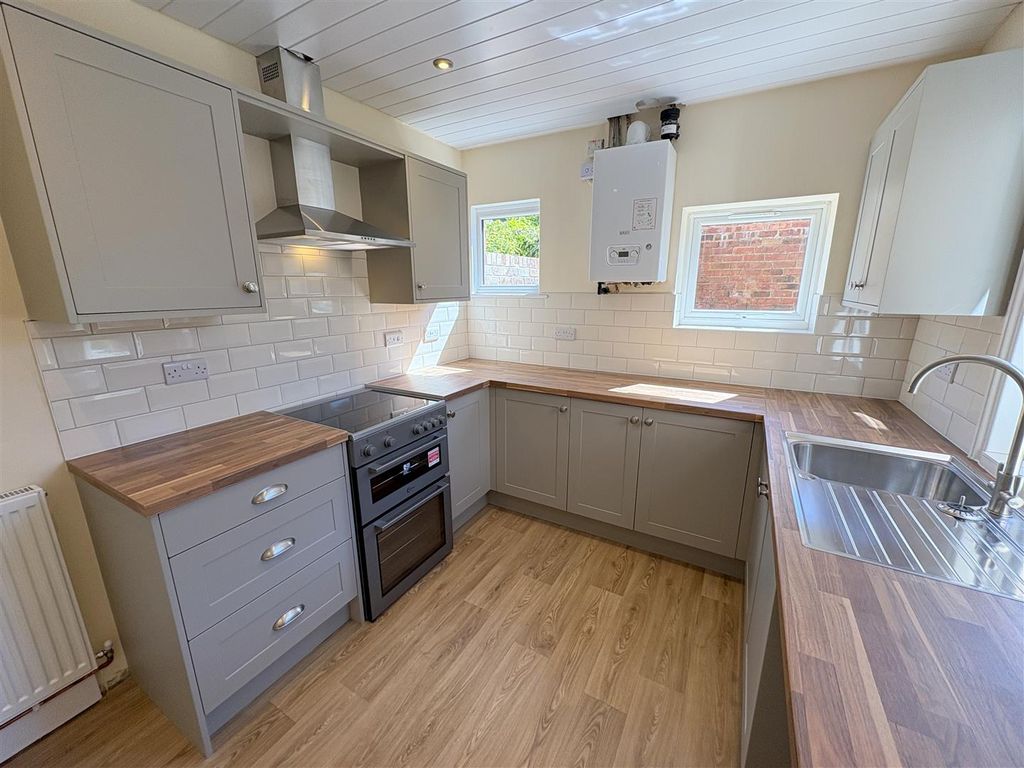 Property photo 2 of 16 Kitchen