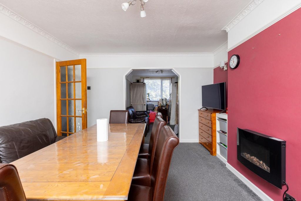 Property photo 3 of 14 58 Manor Road-16.Jpg