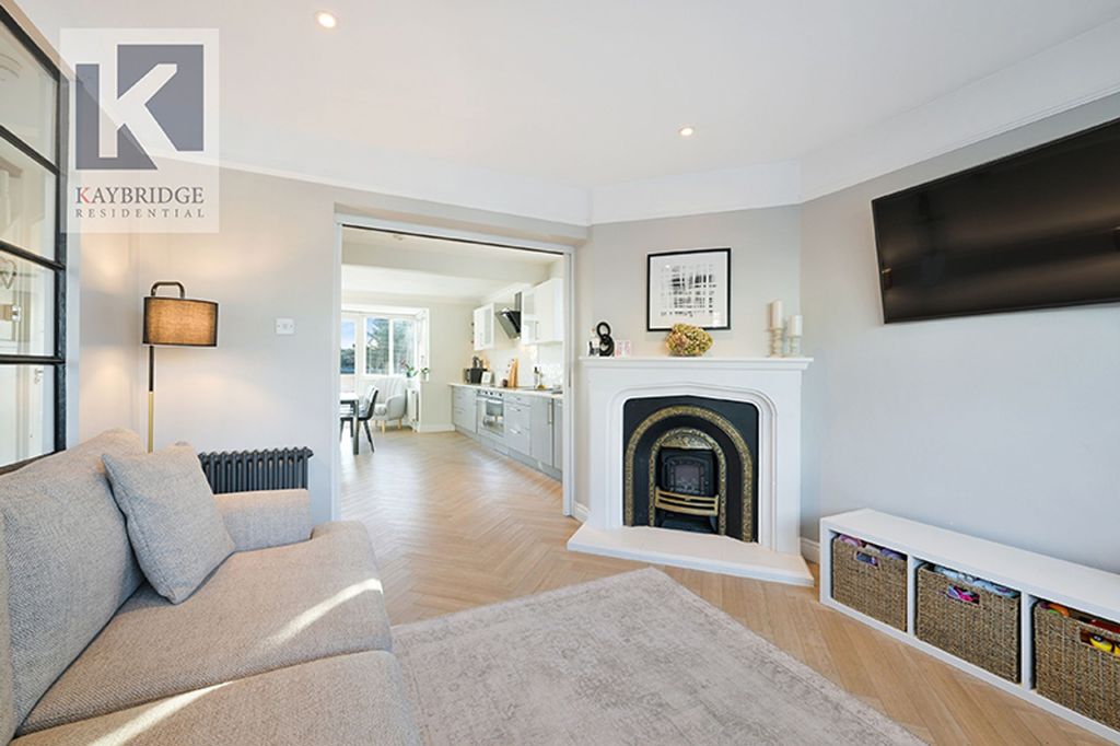 Property photo 3 of 18 Stoneleigh Park Road, Epsom - Kt19 0Qy