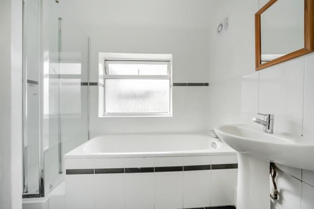 Property photo 2 of 20 Bathroom