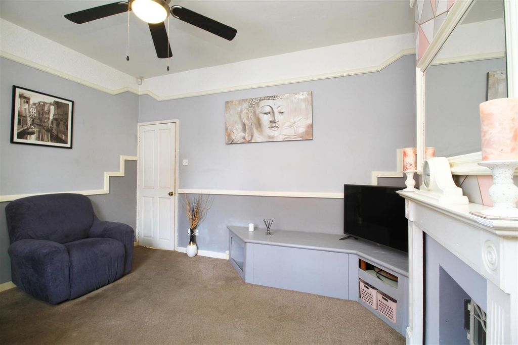 Property photo 3 of 11 Lounge..Jpg