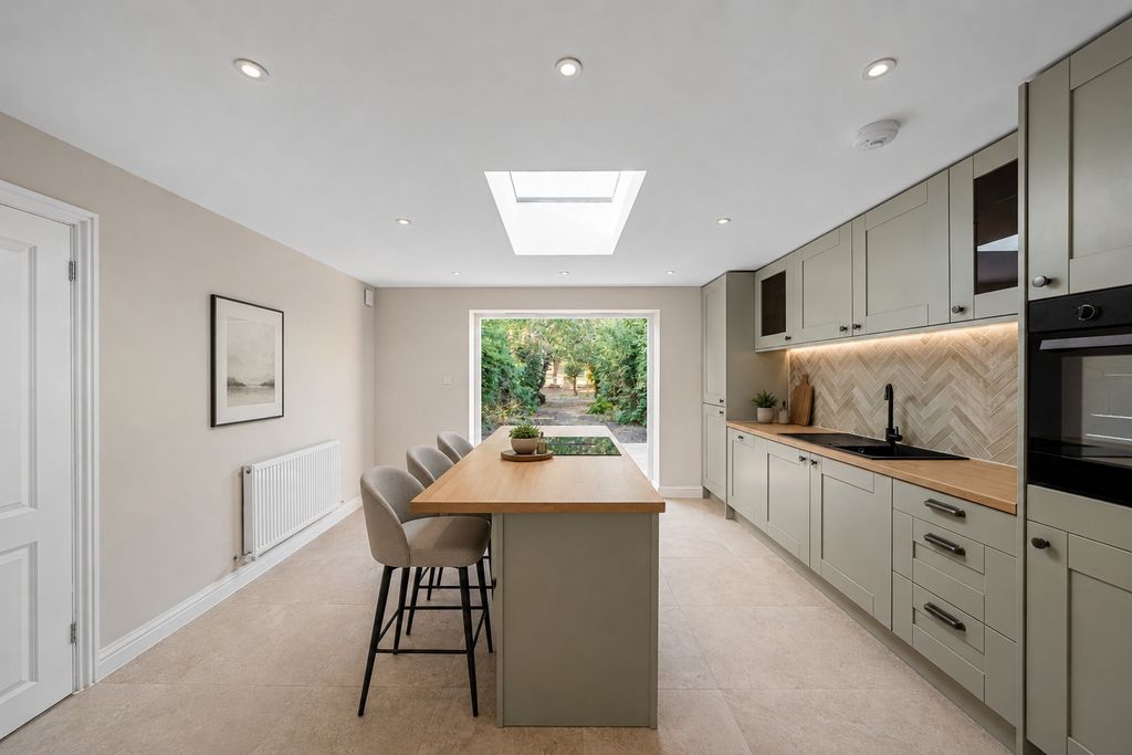 Property photo 2 of 26 5382603