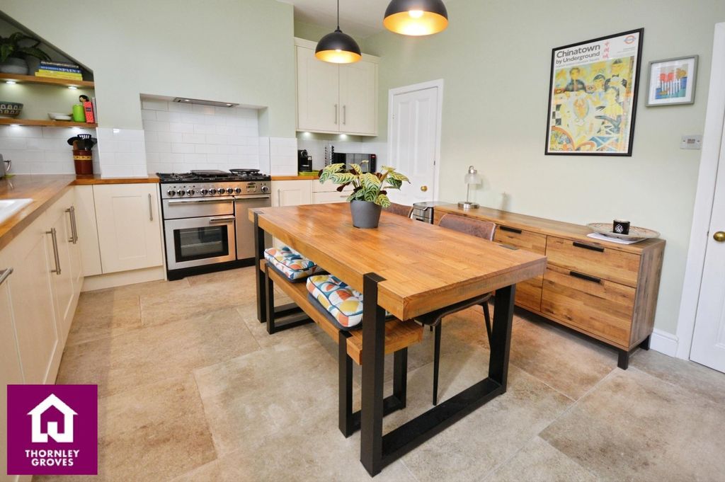 Property photo 3 of 14 Kitchen
