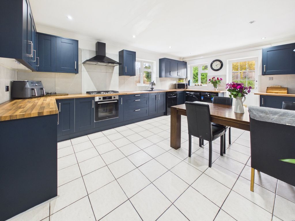 Property photo 3 of 14 Kitchen