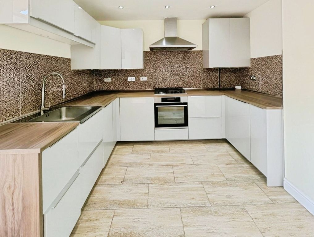 Property photo 3 of 13 Pbox-Img.Jpeg