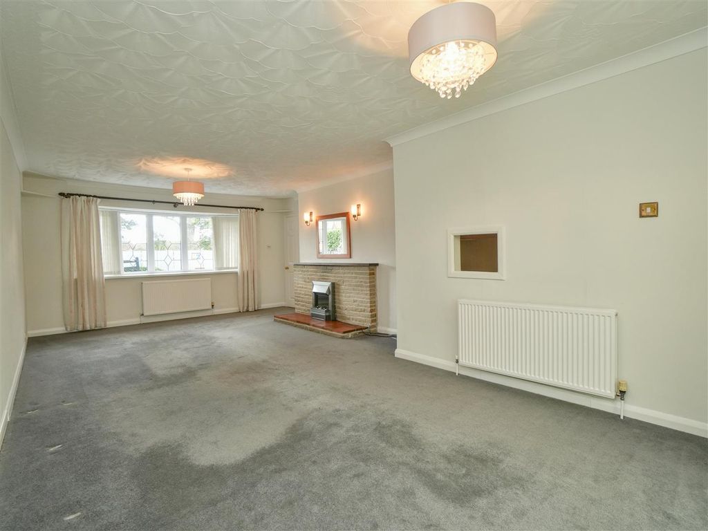 Property photo 2 of 16 Dining Lounge