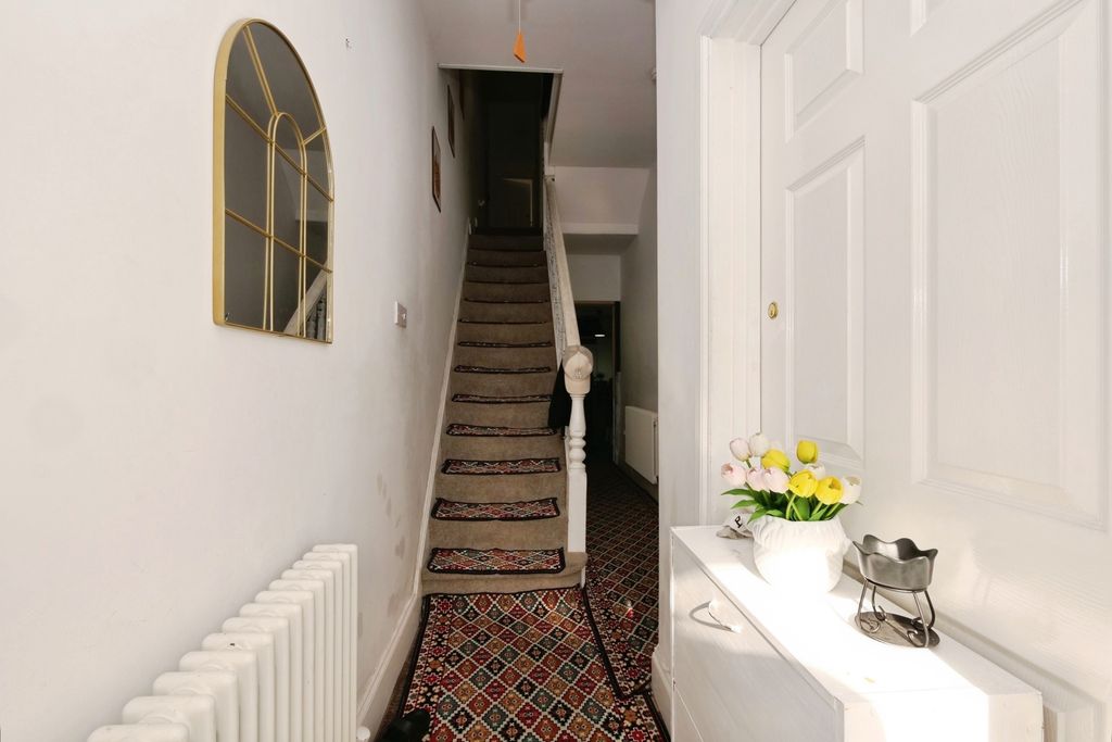 Property photo 2 of 21 Hallway