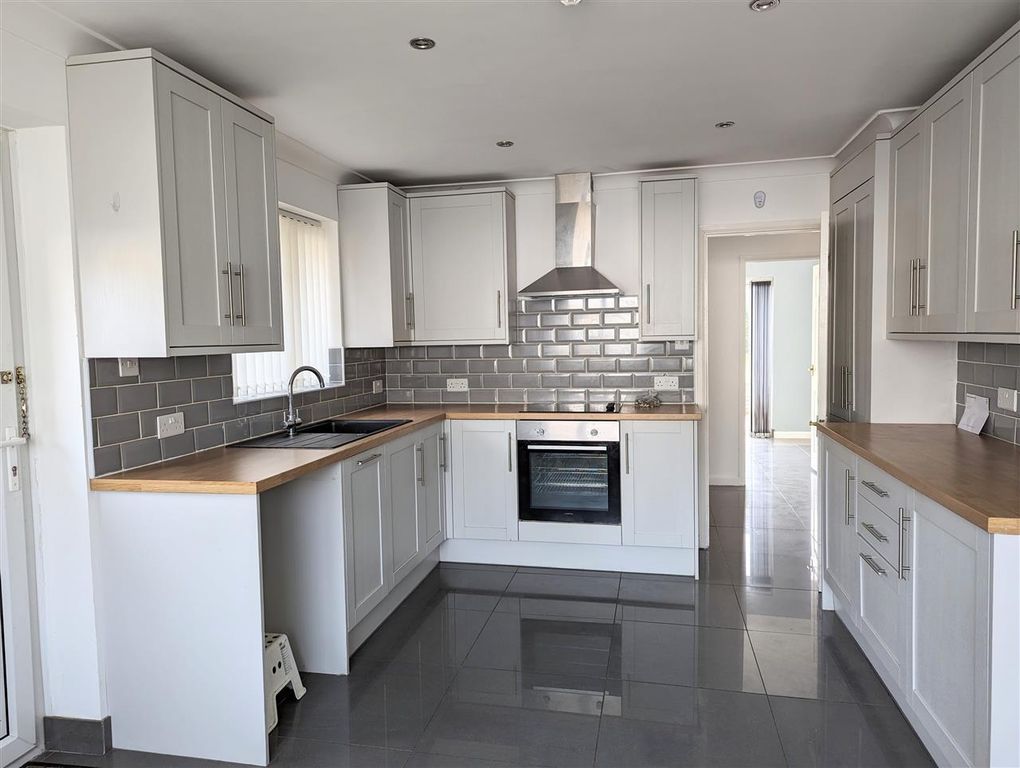 Property photo 2 of 18 Kitchen/Diner