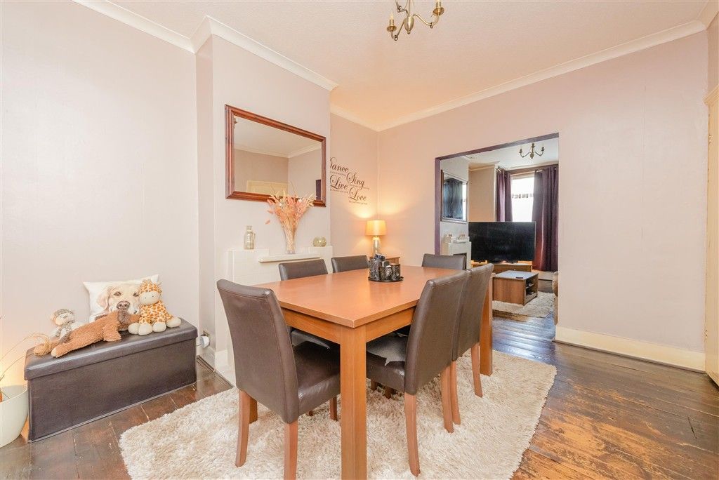 Property photo 3 of 10 Dining Area