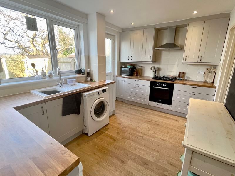 Property photo 3 of 14 Kitchen