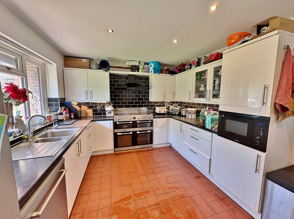 Property photo 3 of 34