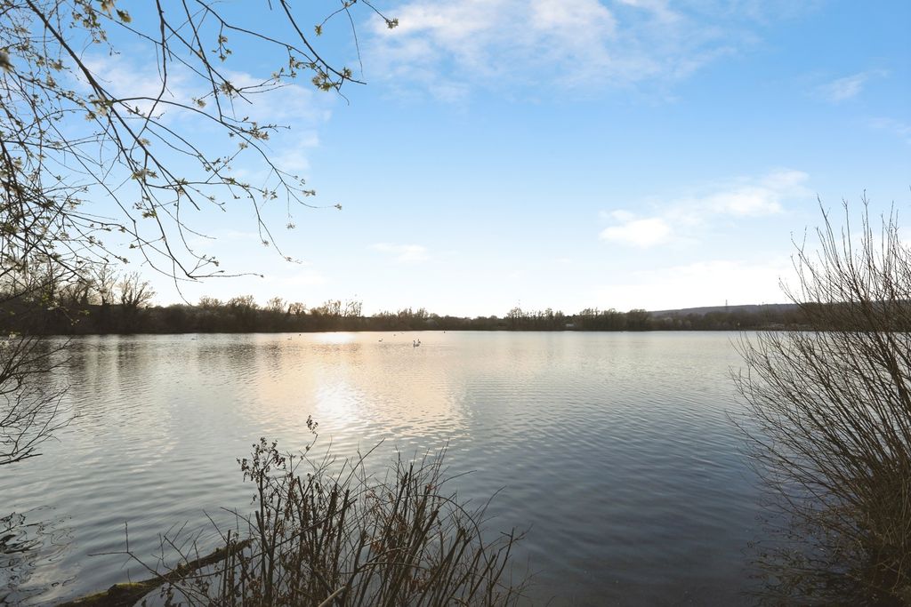 Property photo 2 of 31 Pbox-Img.Jpg