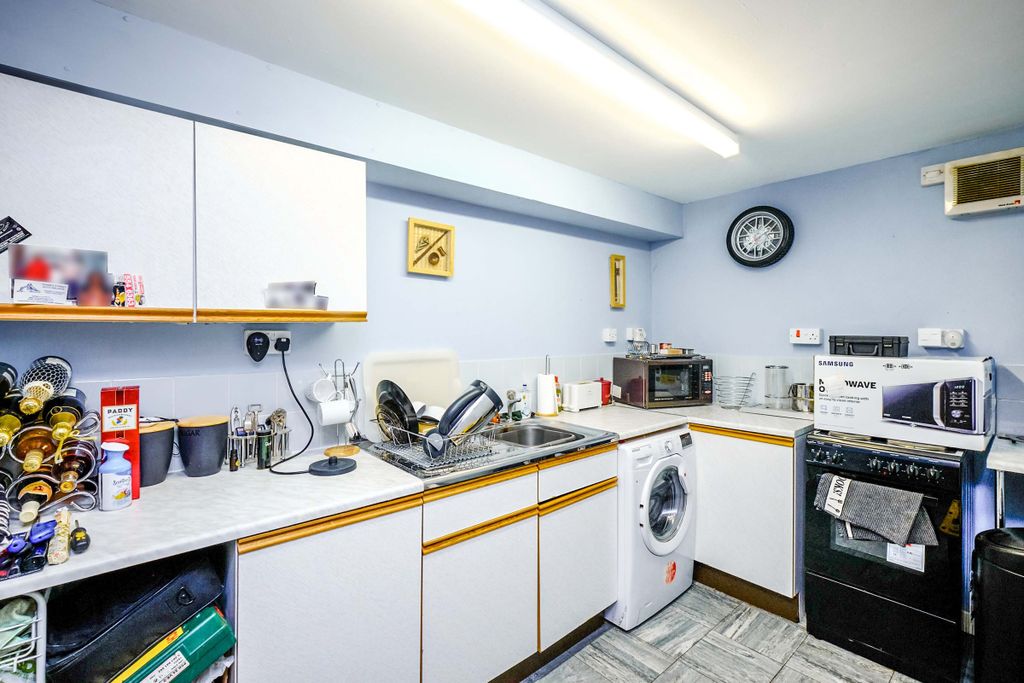 Property photo 2 of 12 Kitchen