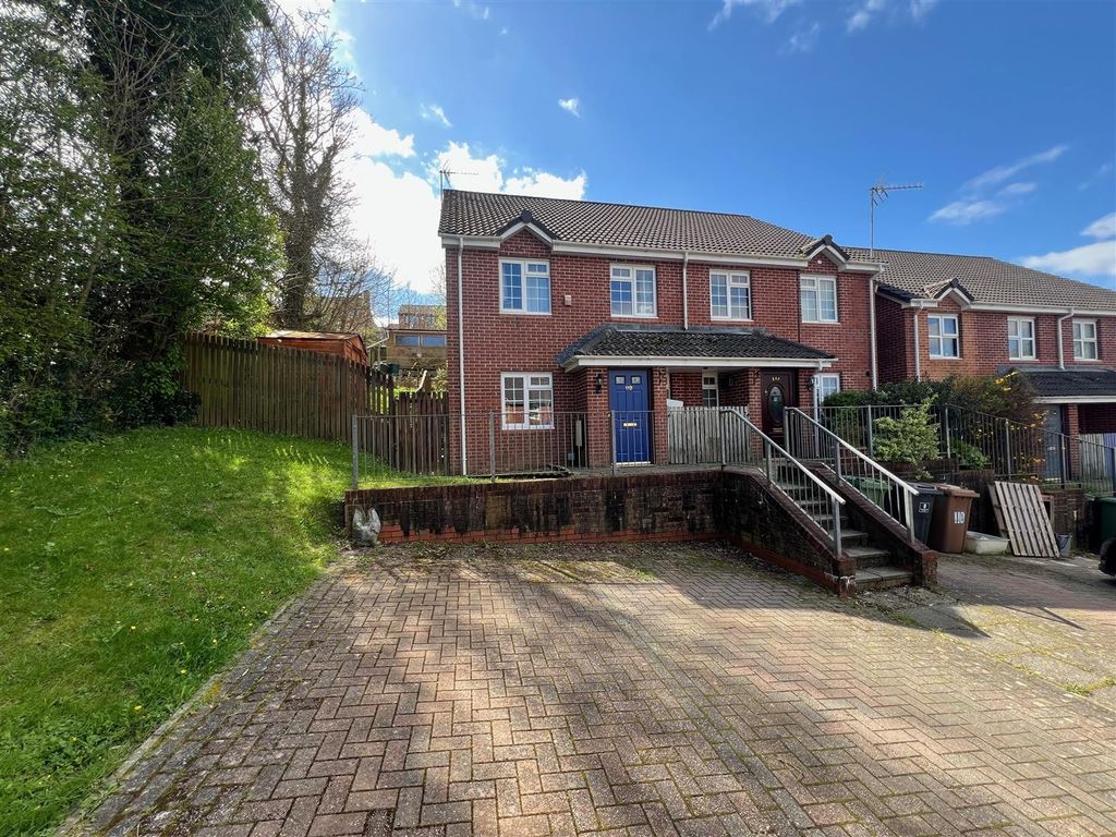 Property photo 1 of 18 Highglen Drive