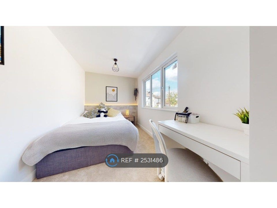 Property photo 2 of 9 Complete With Dimmable Mood Lighting