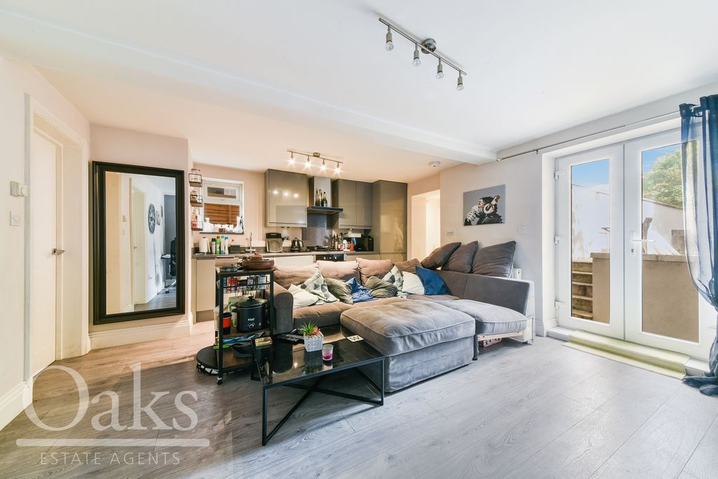 Property photo 1 of 11 Reception Room / Kit