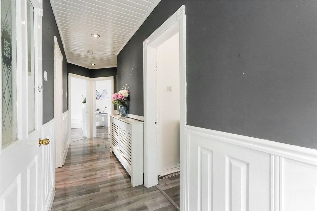 Property photo 2 of 15 Hallway