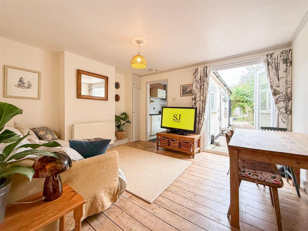 Property photo 2 of 21 Lounge/Dining