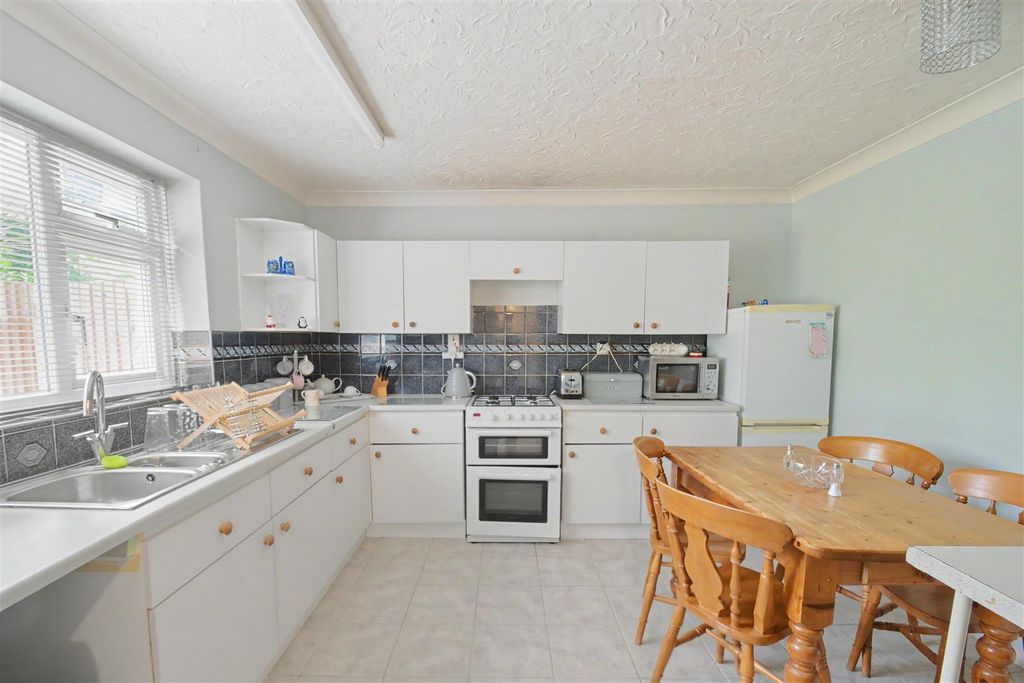 Property photo 3 of 9 Kitchen 1.Jpg