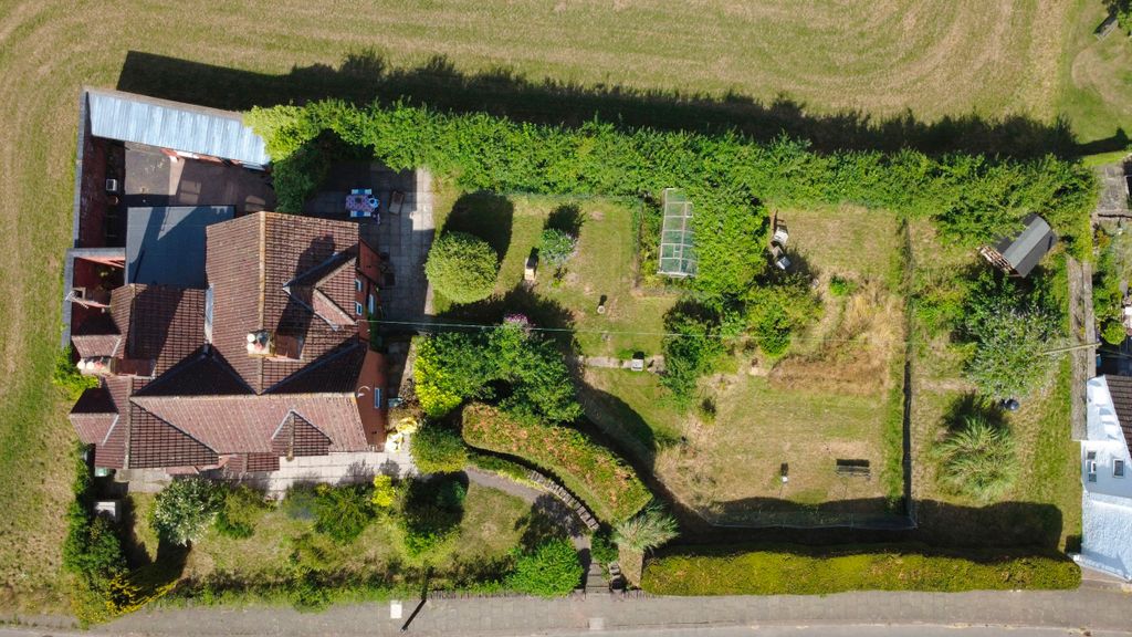 Property photo 3 of 34