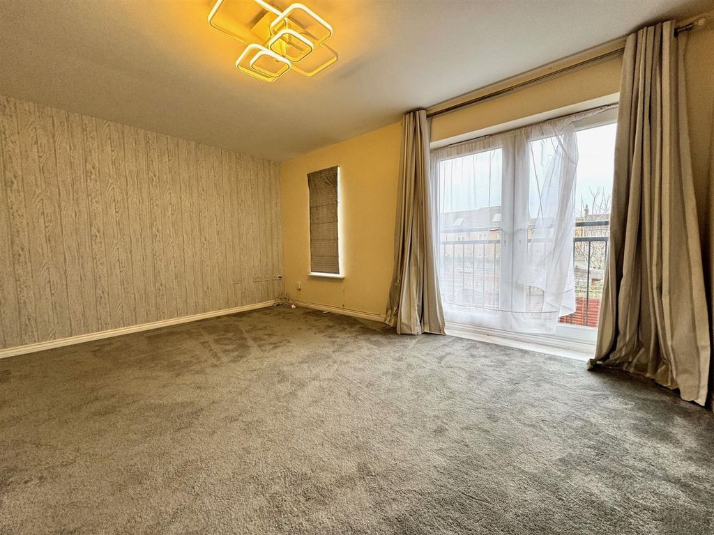 Property photo 3 of 14 Lounge.Jpg