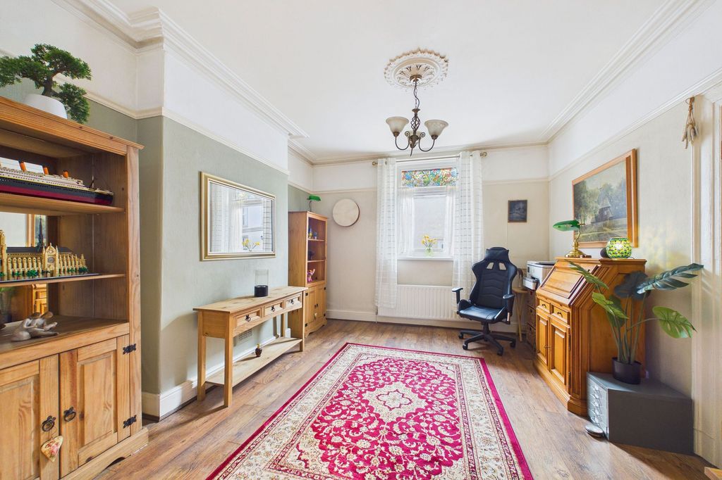 Property photo 3 of 19