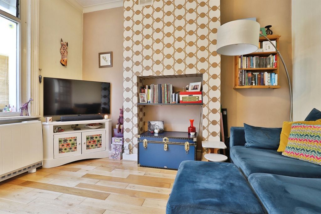 Property photo 3 of 16