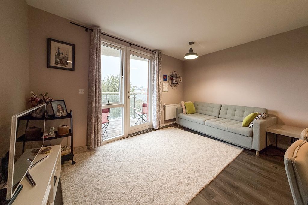 Property photo 3 of 10 4906312