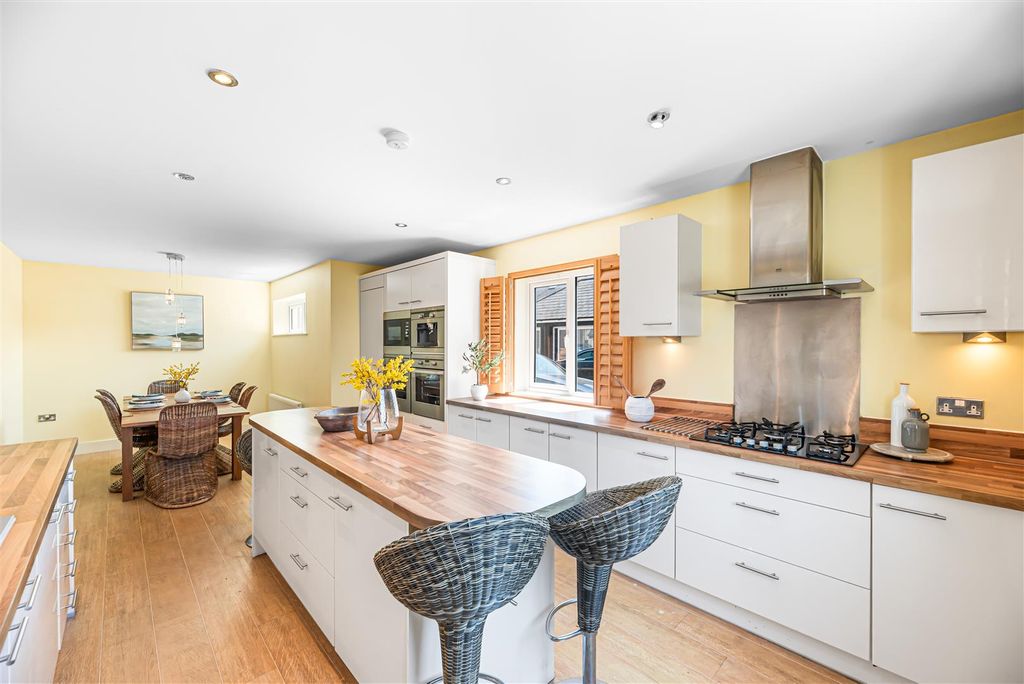 Property photo 3 of 39 Kitchen