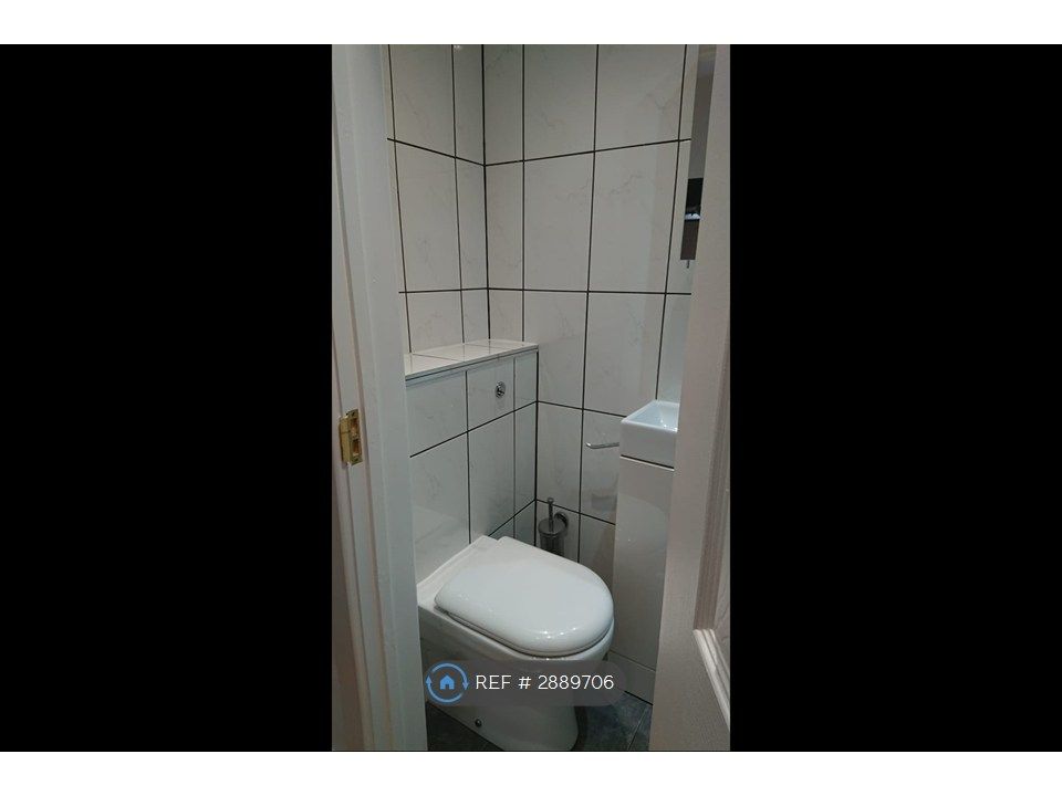 Property photo 3 of 5 W/c