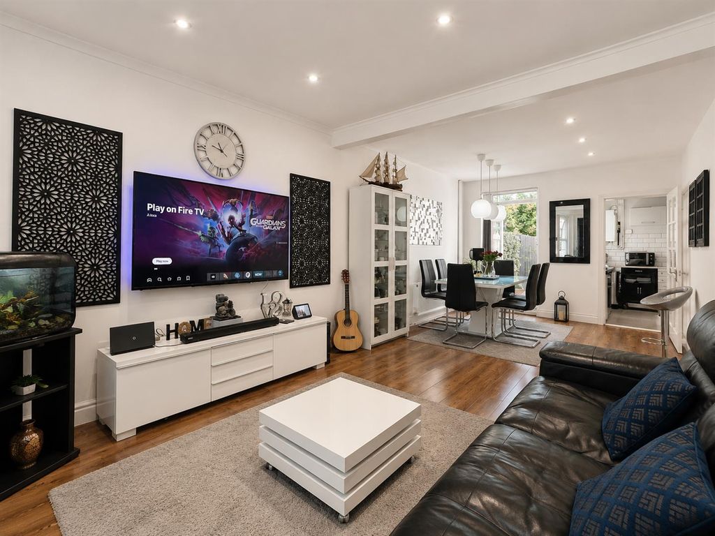 Property photo 2 of 17 B5E04E23-F866-4B9A-950D-59A00C2042Cf.Png