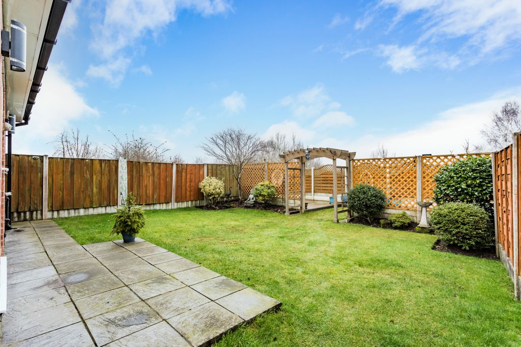 Property photo 3 of 26 Picture No. 23