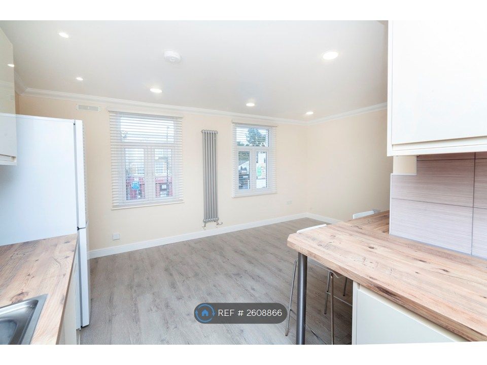 Property photo 2 of 8 Living Space / Kicthen